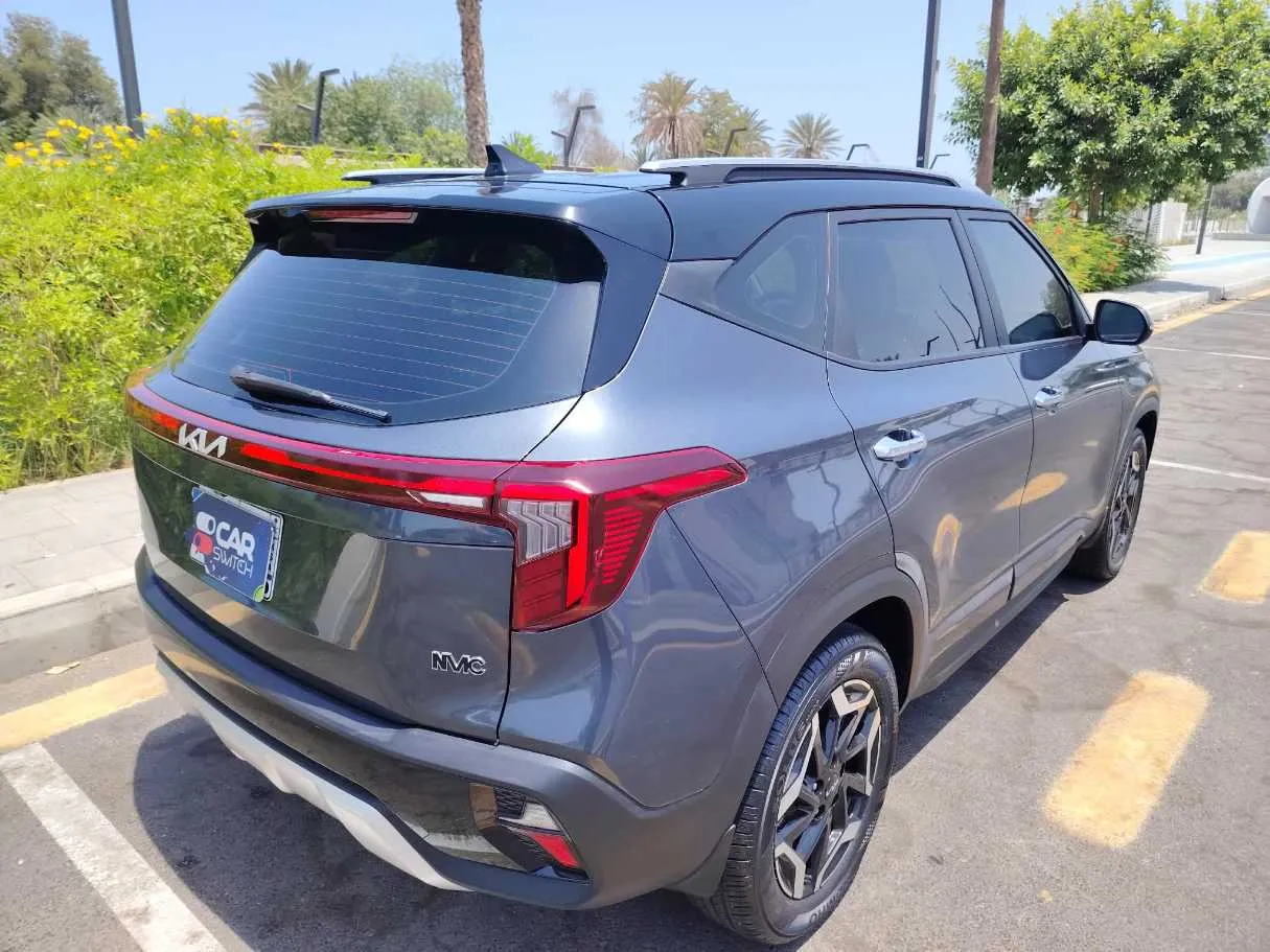Car image 5
