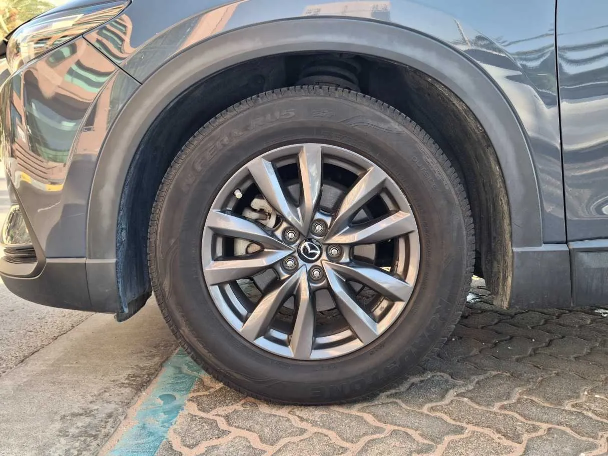 Car image 9