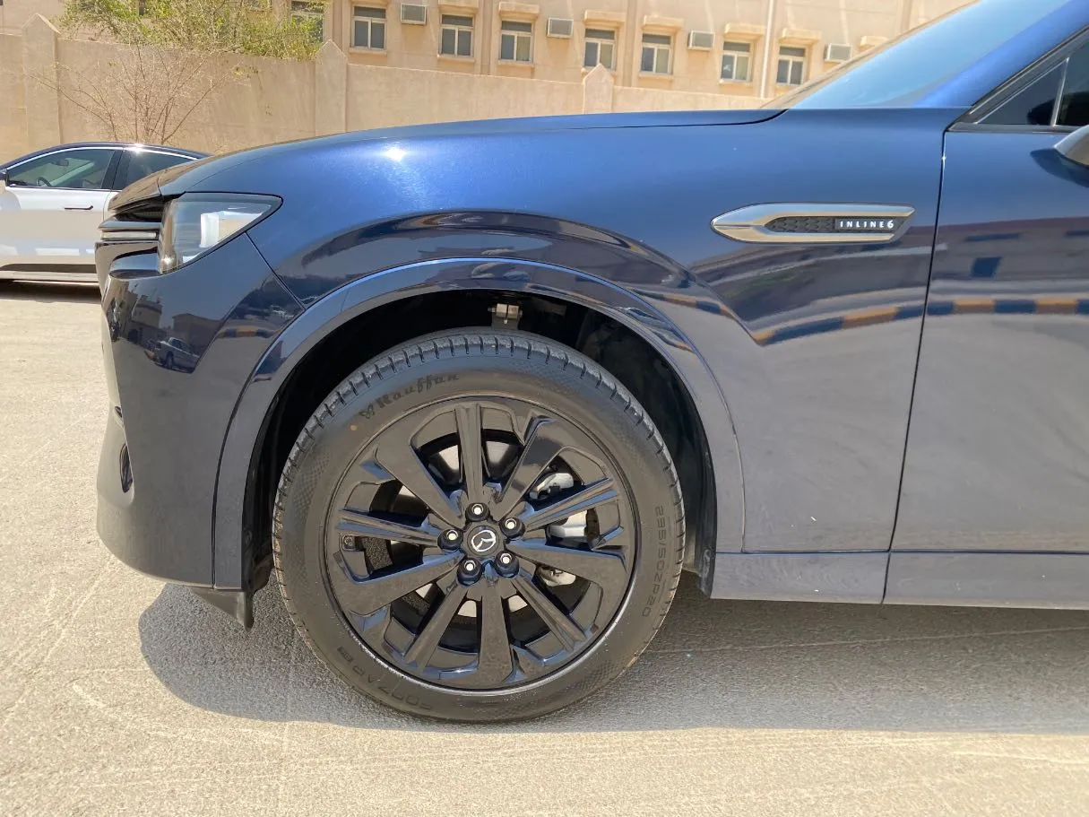 Car image 9