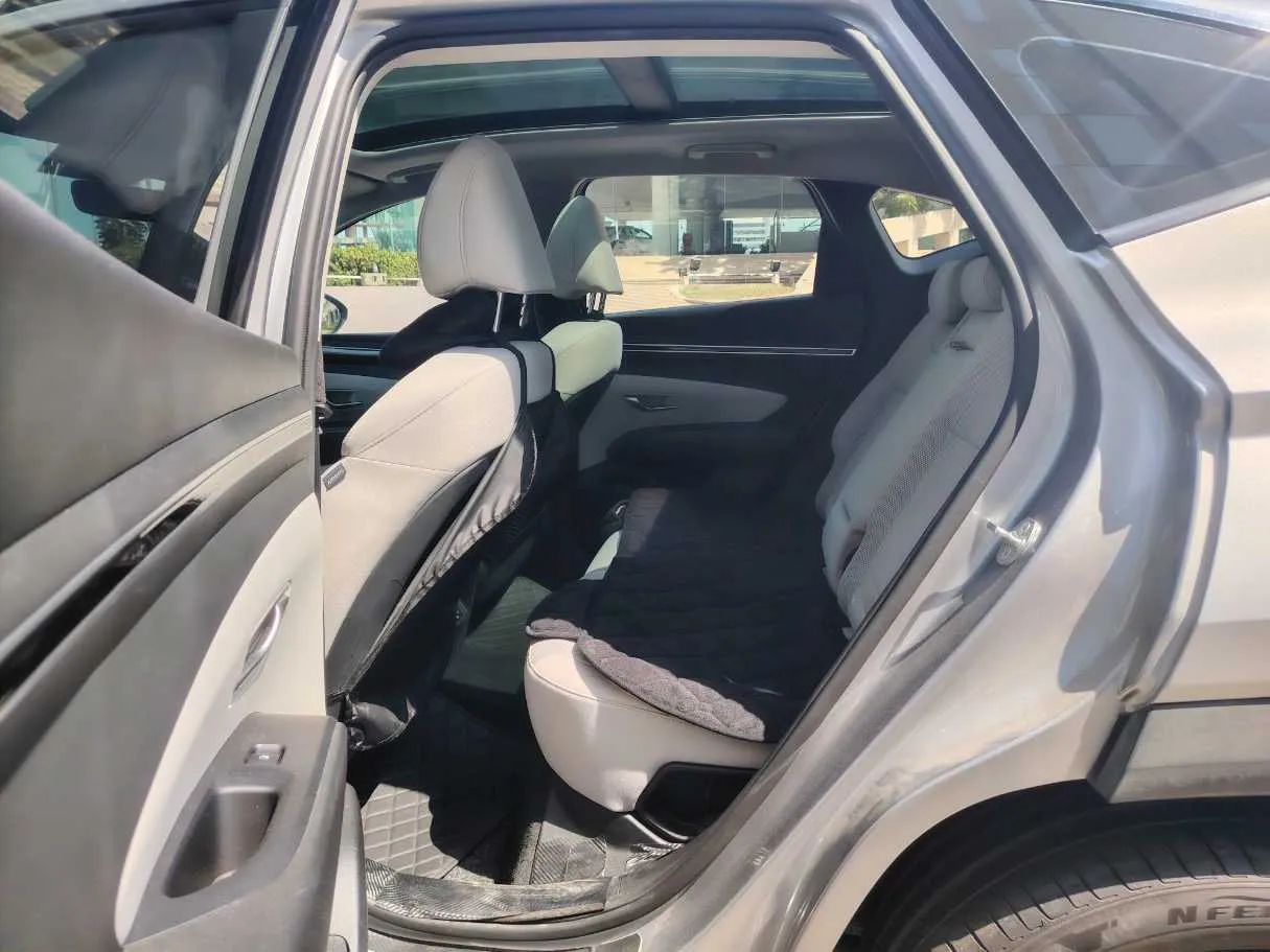 Car image 15