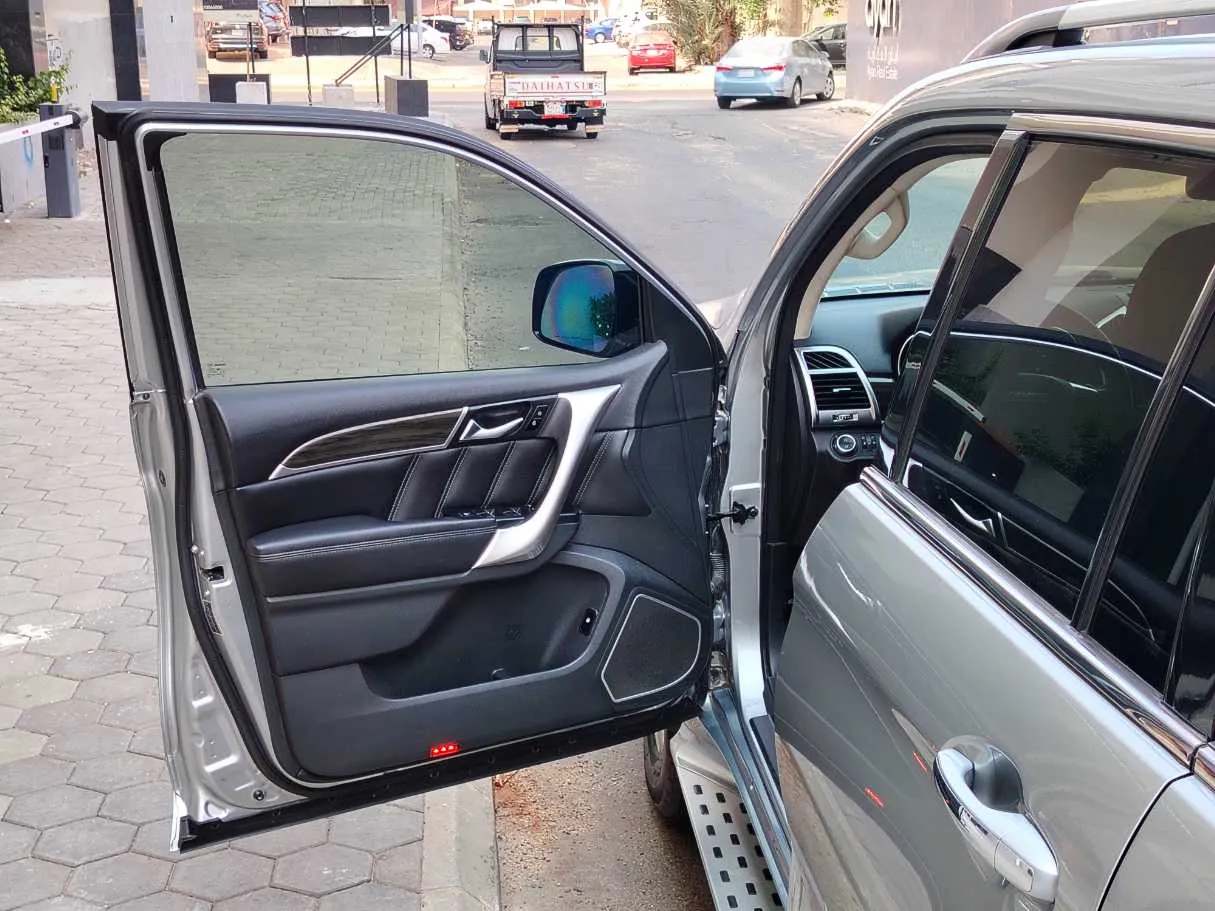 Car image 11