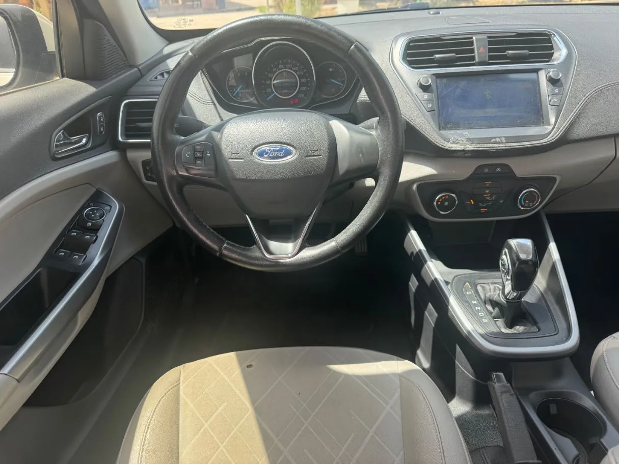 Car image 16