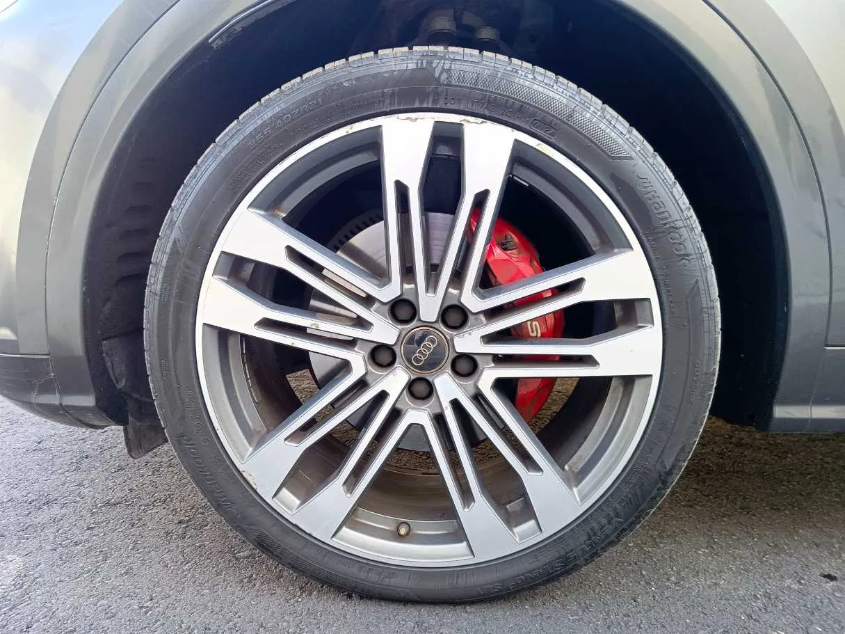 Car image 10