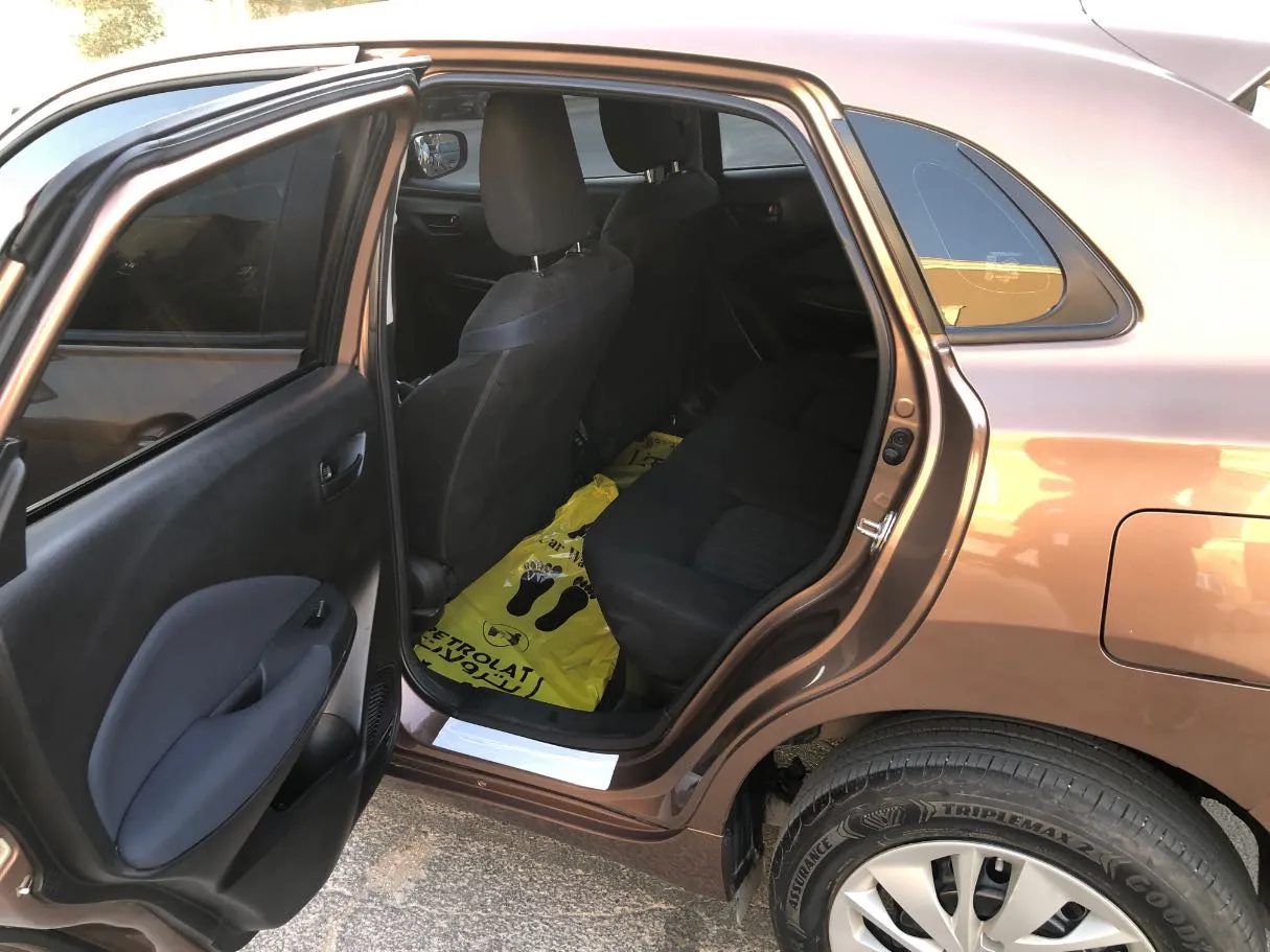 Car image 12