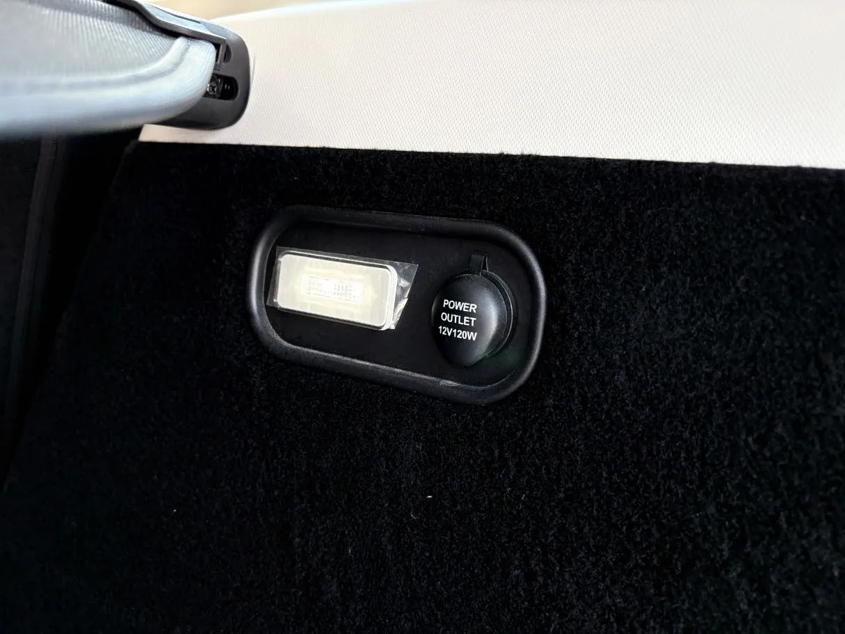 Car image 32