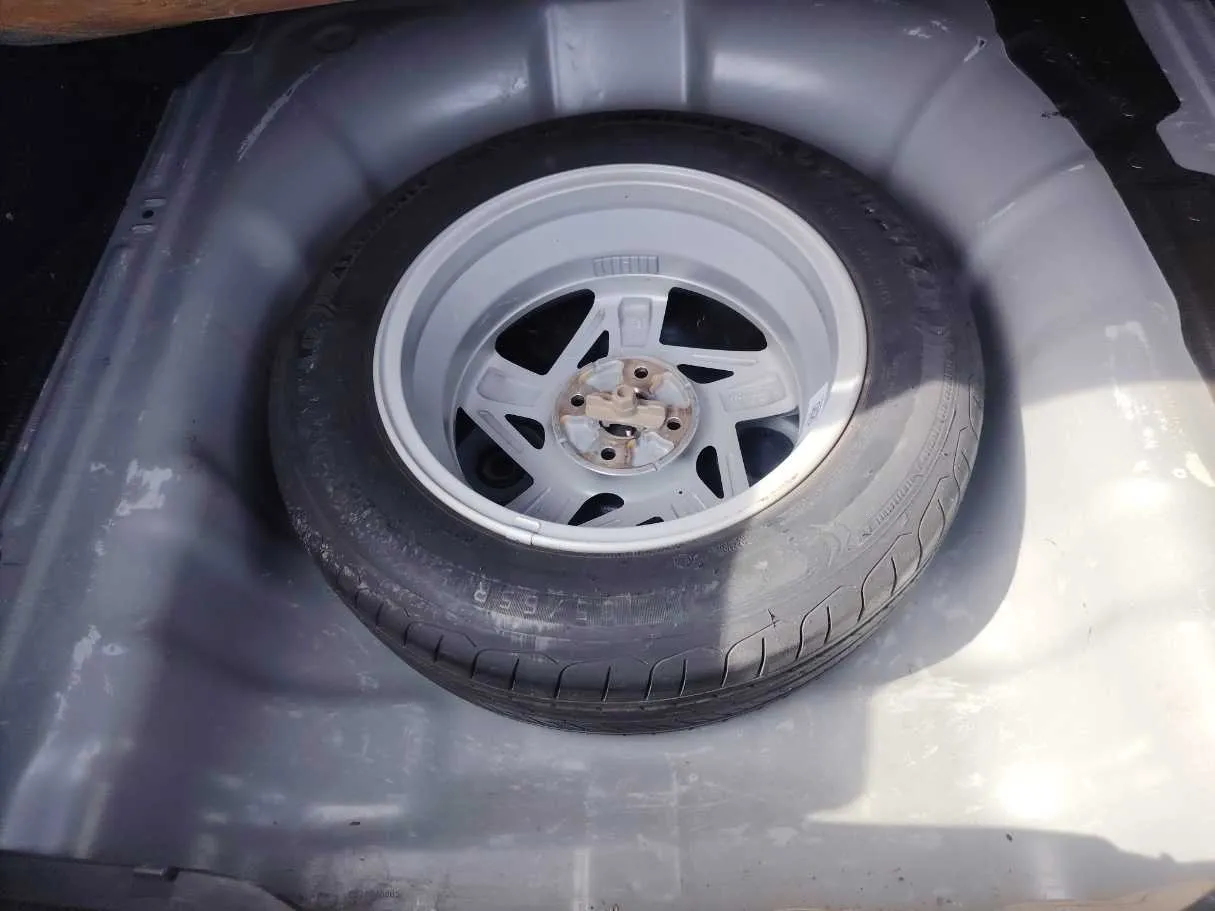 Car image 29