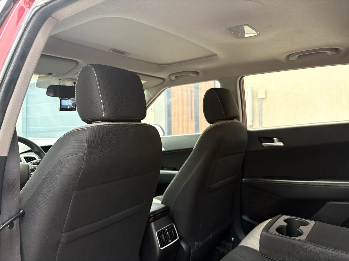 Car image 17