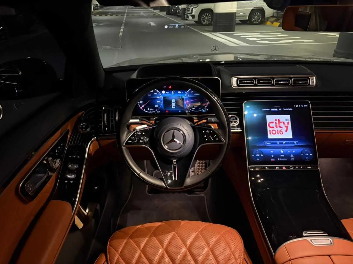 Car image 14