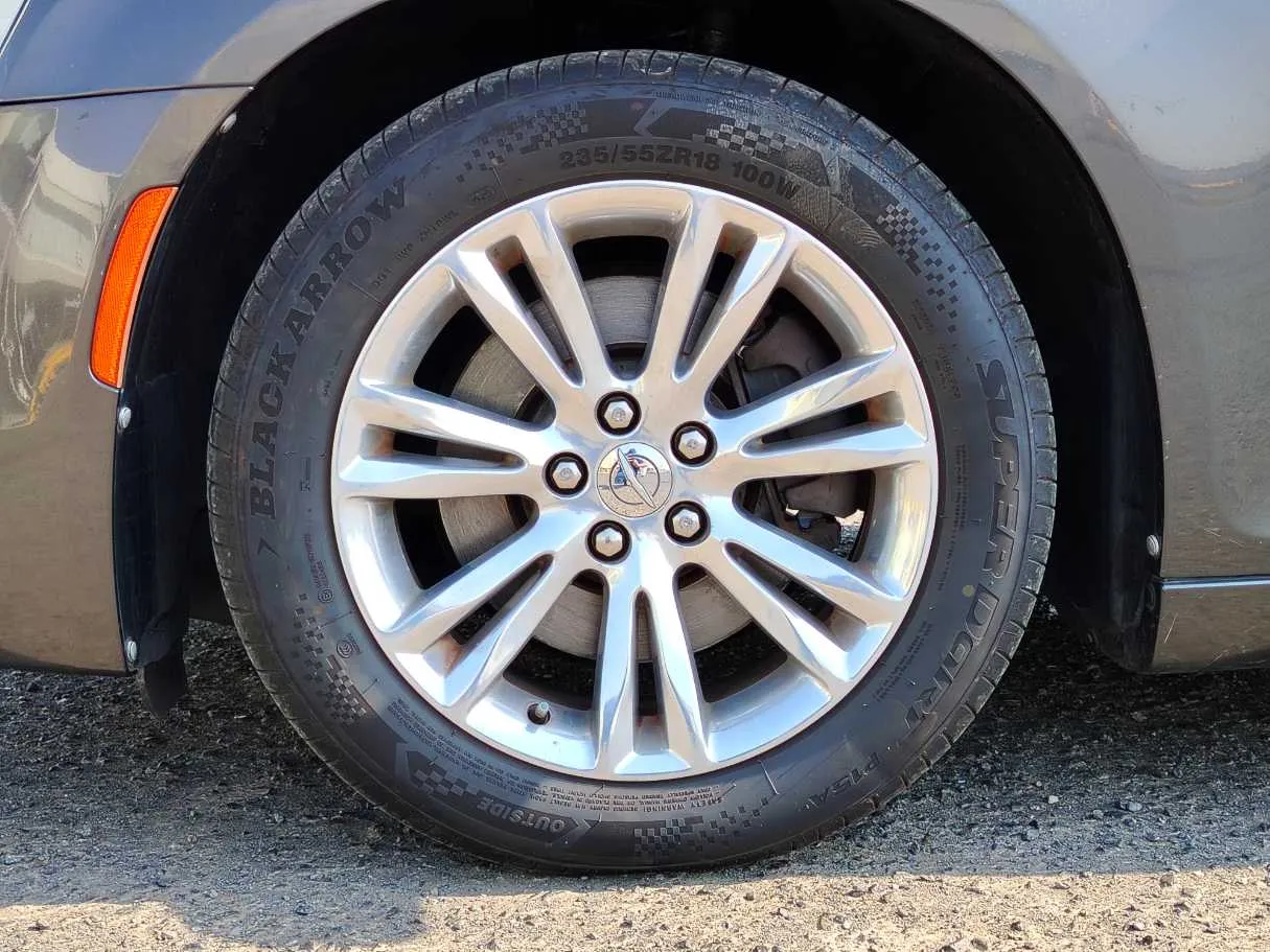 Car image 10