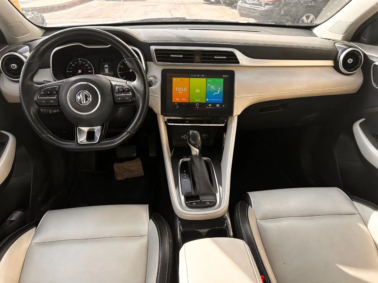 Car image 17