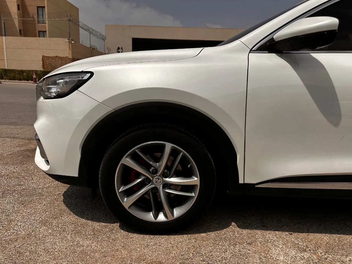 Car image 9