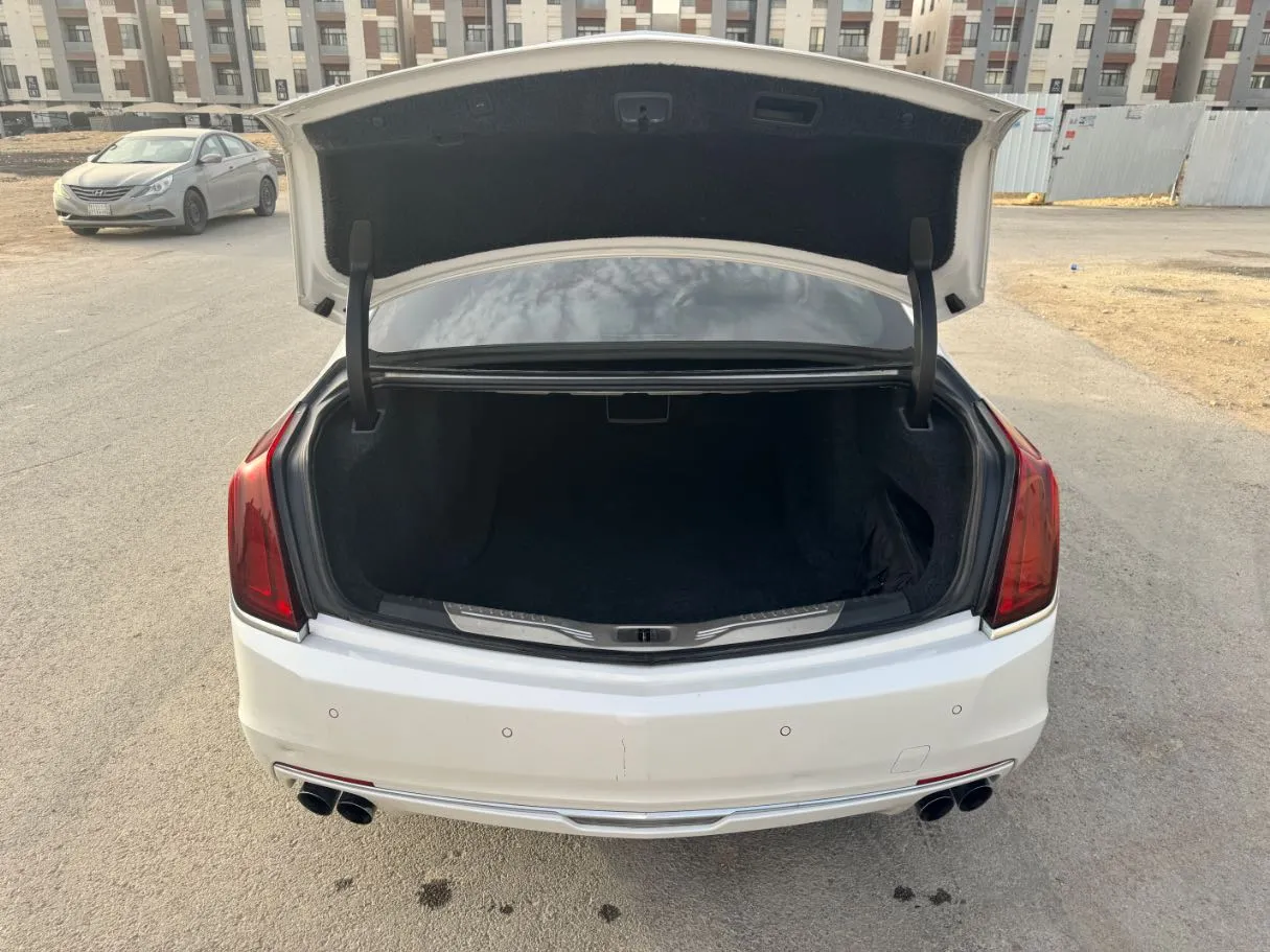 Car image 17