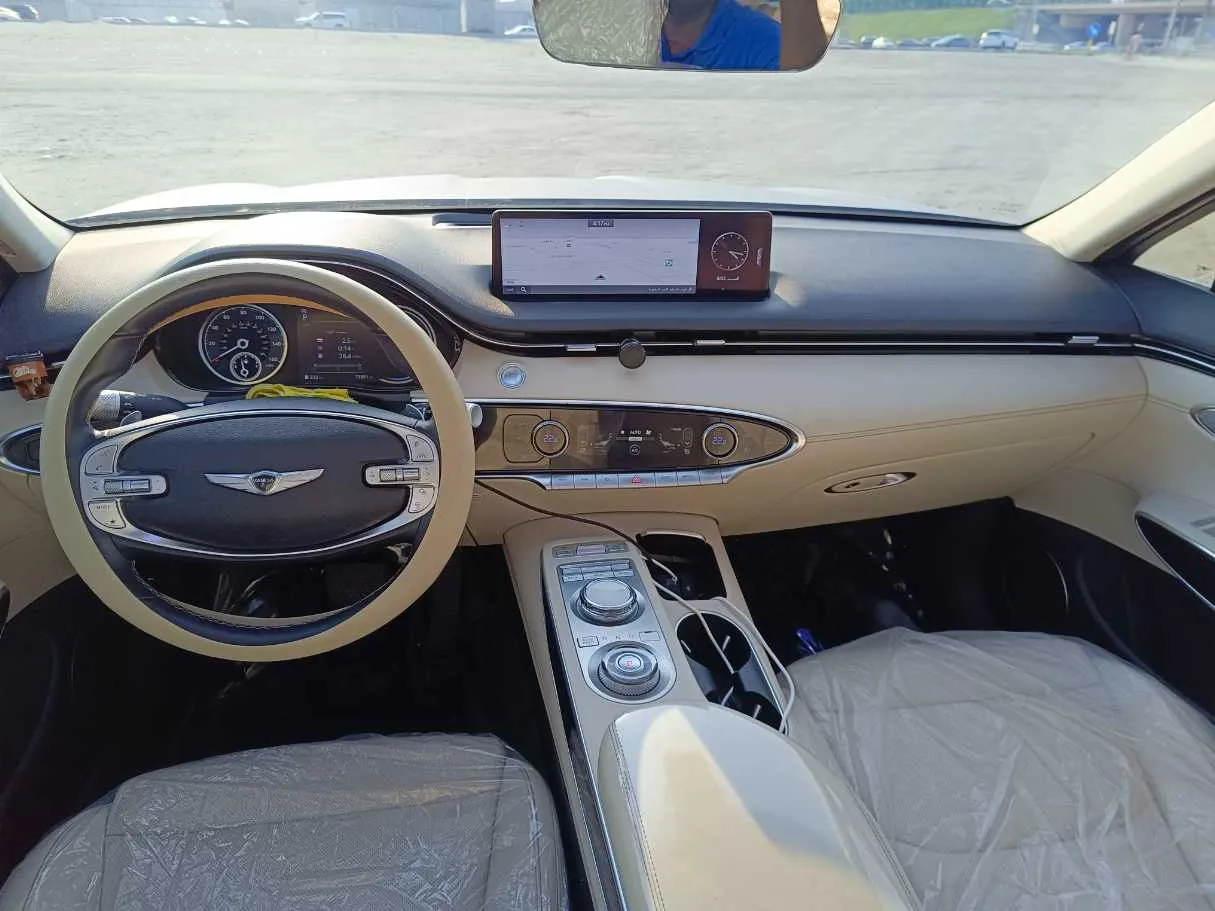 Car image 18
