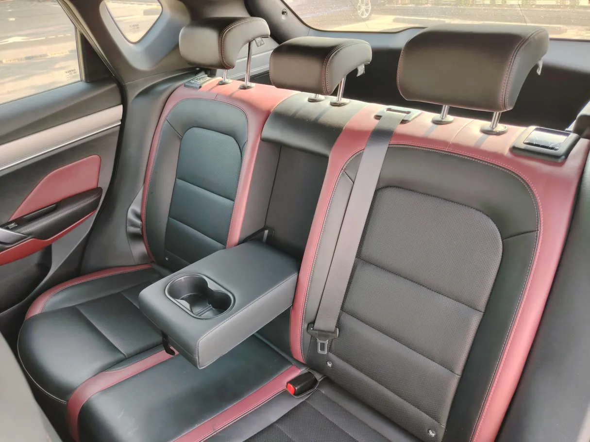 Car image 16