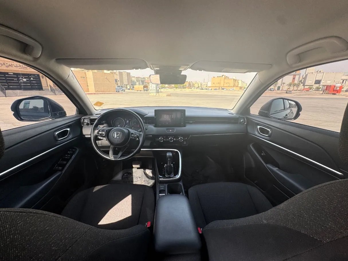 Car image 14