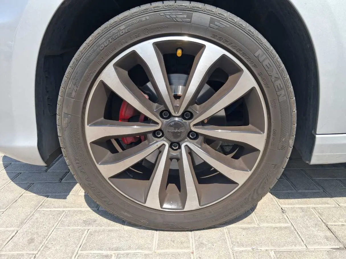 Car image 9