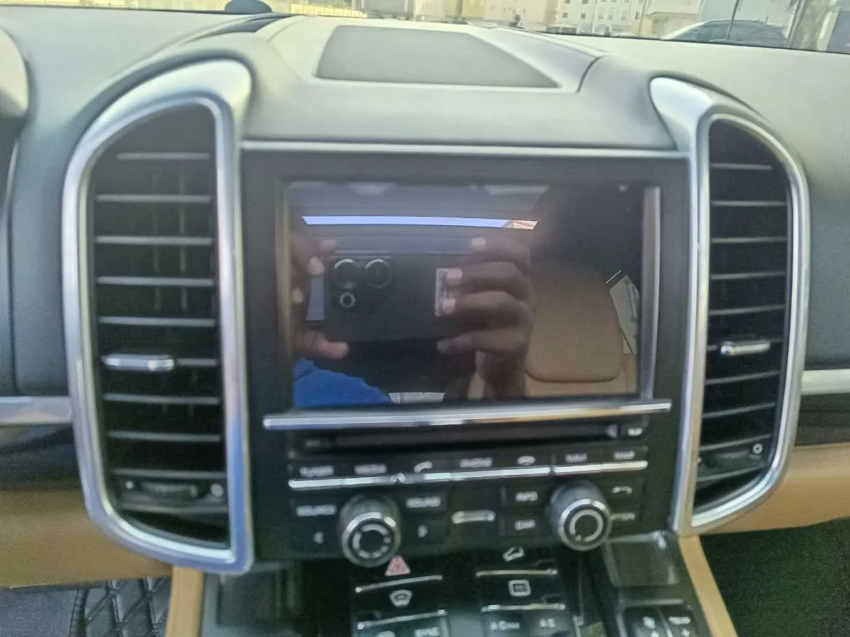 Car image 24