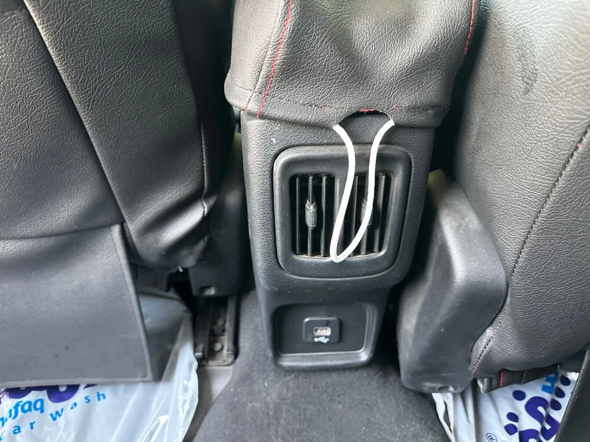 Car image 25