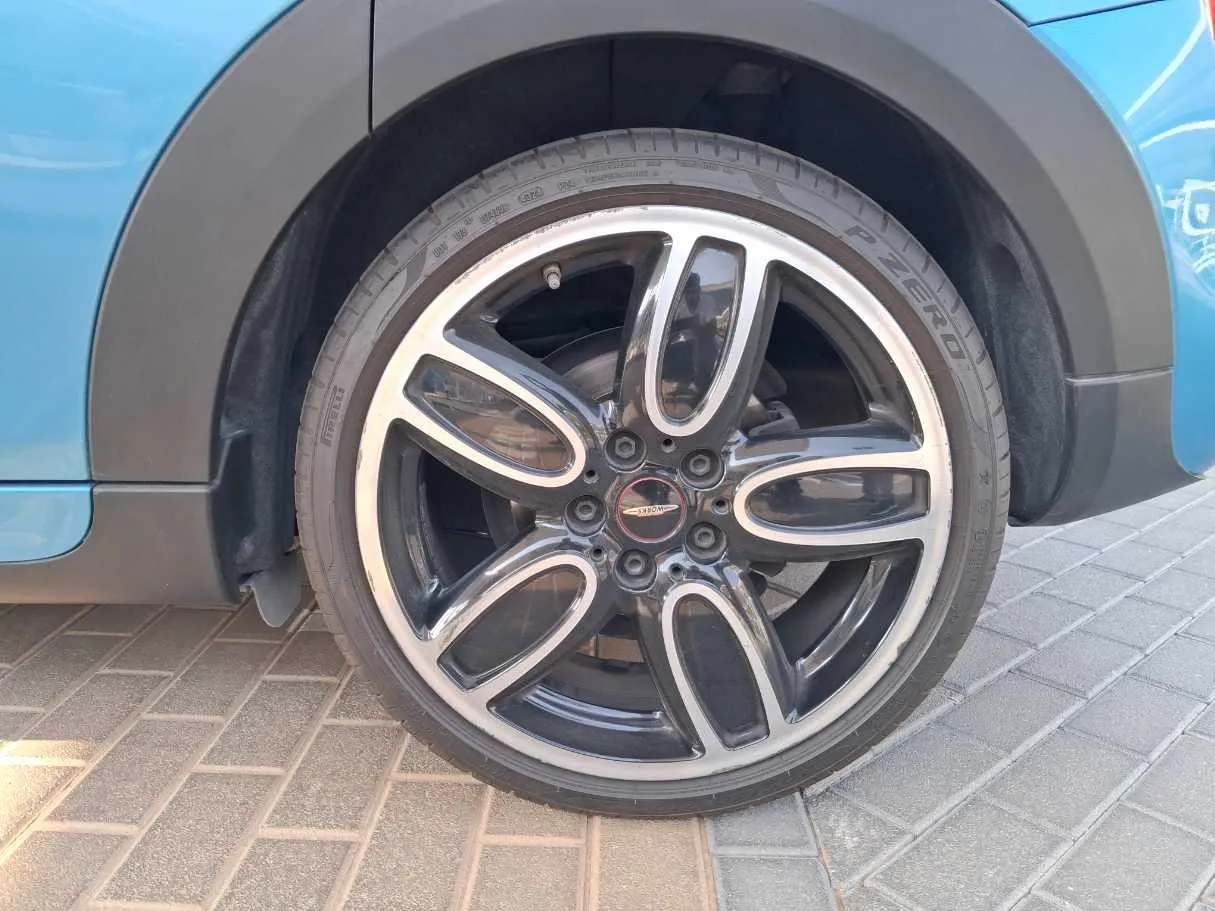 Car image 6