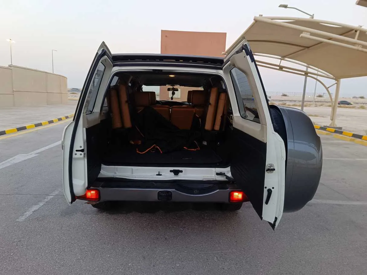 Car image 25