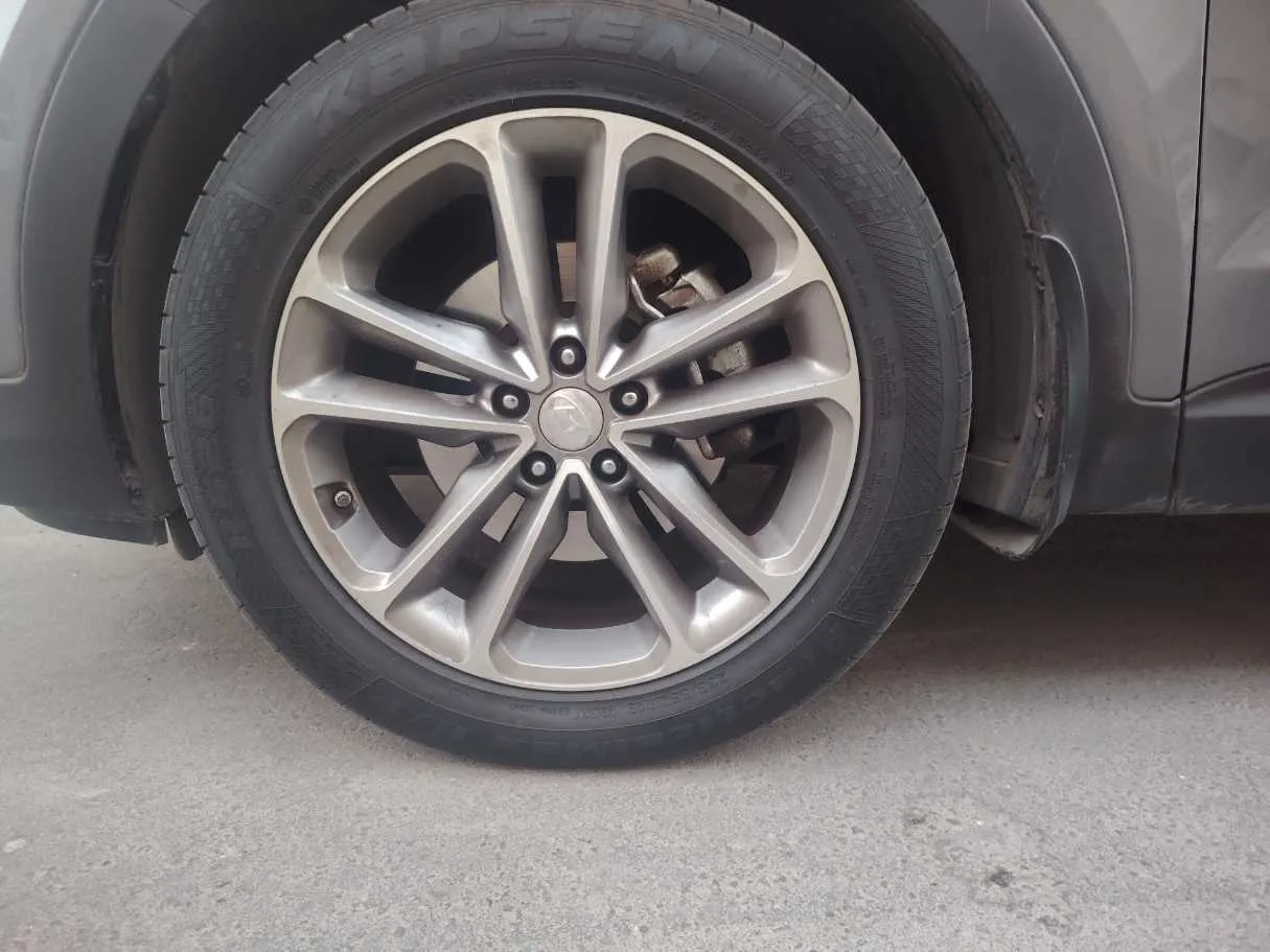 Car image 10