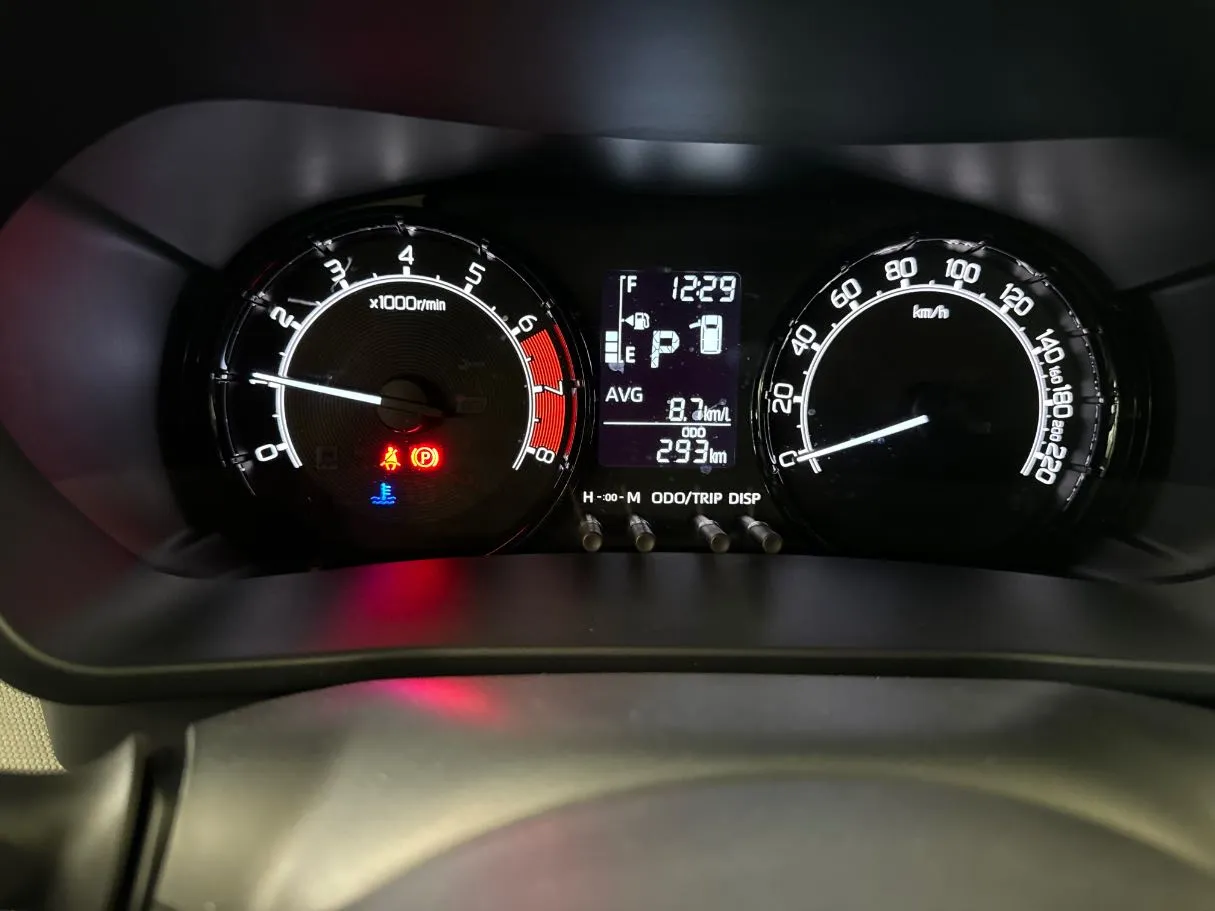 Car image 9