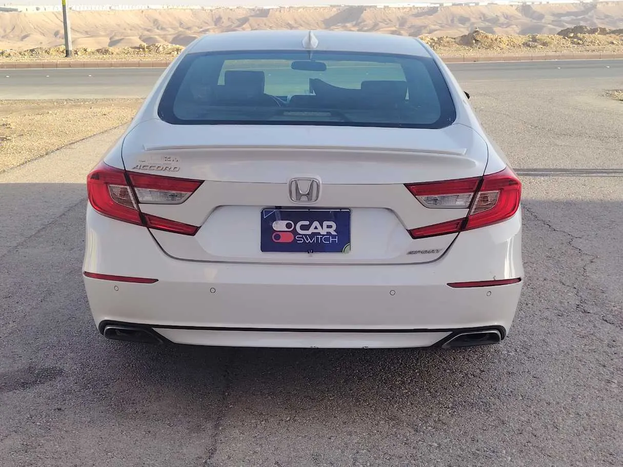Car image 5