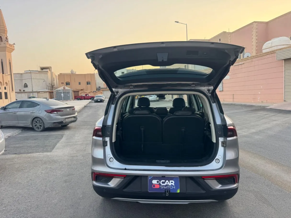 Car image 18