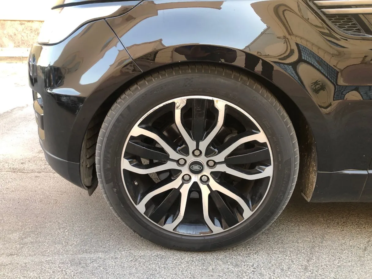 Car image 10
