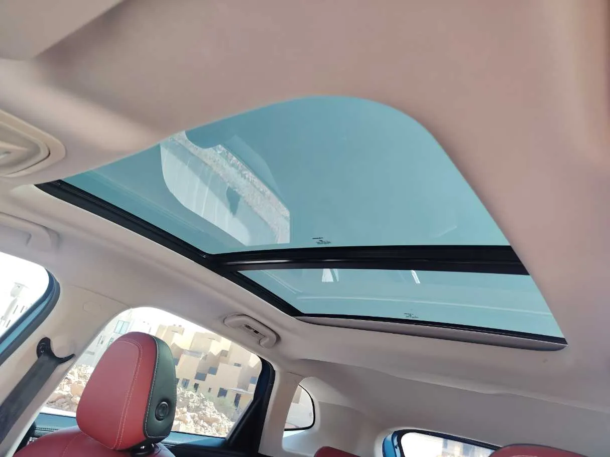 Car image 16