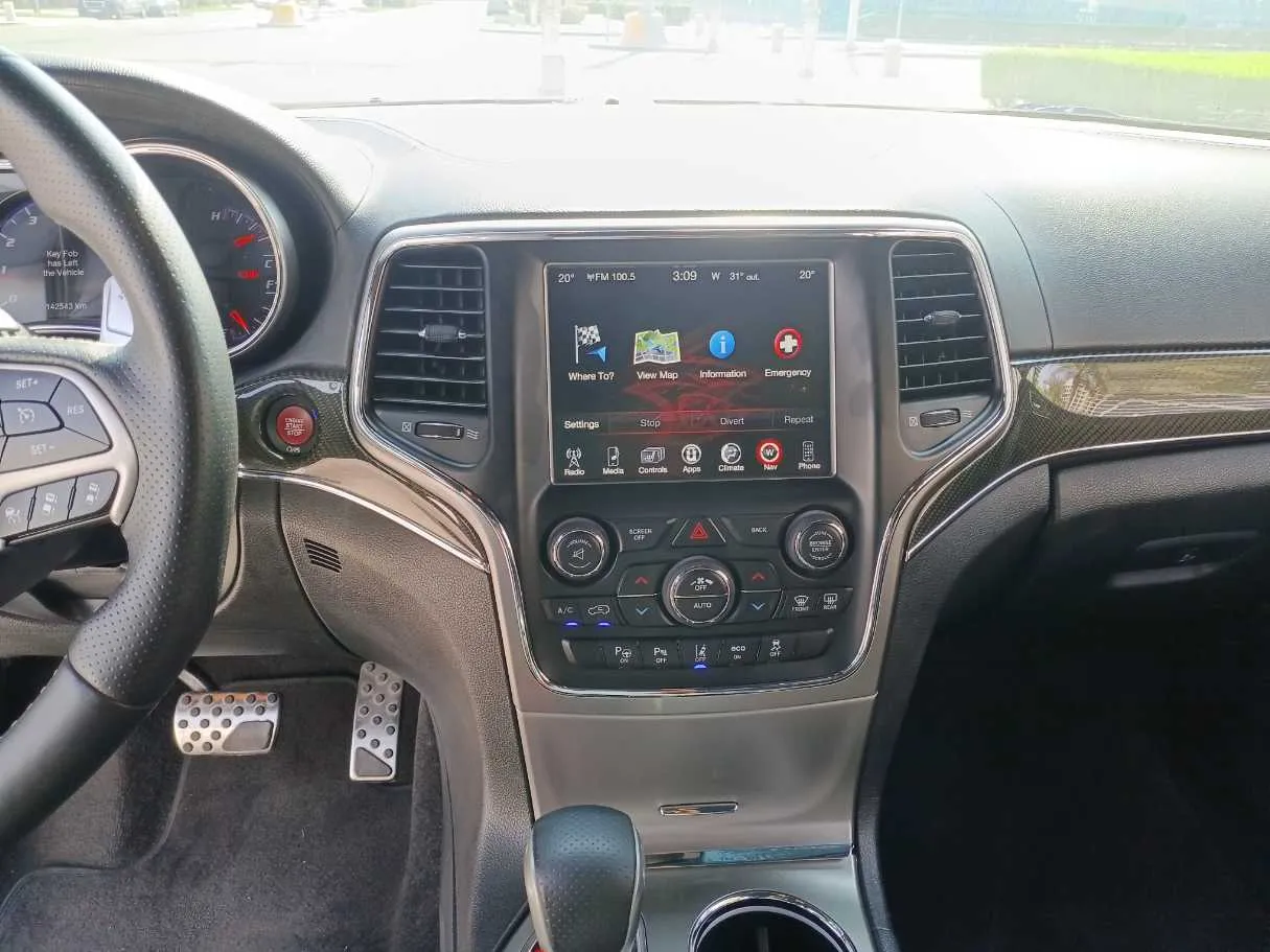 Car image 16