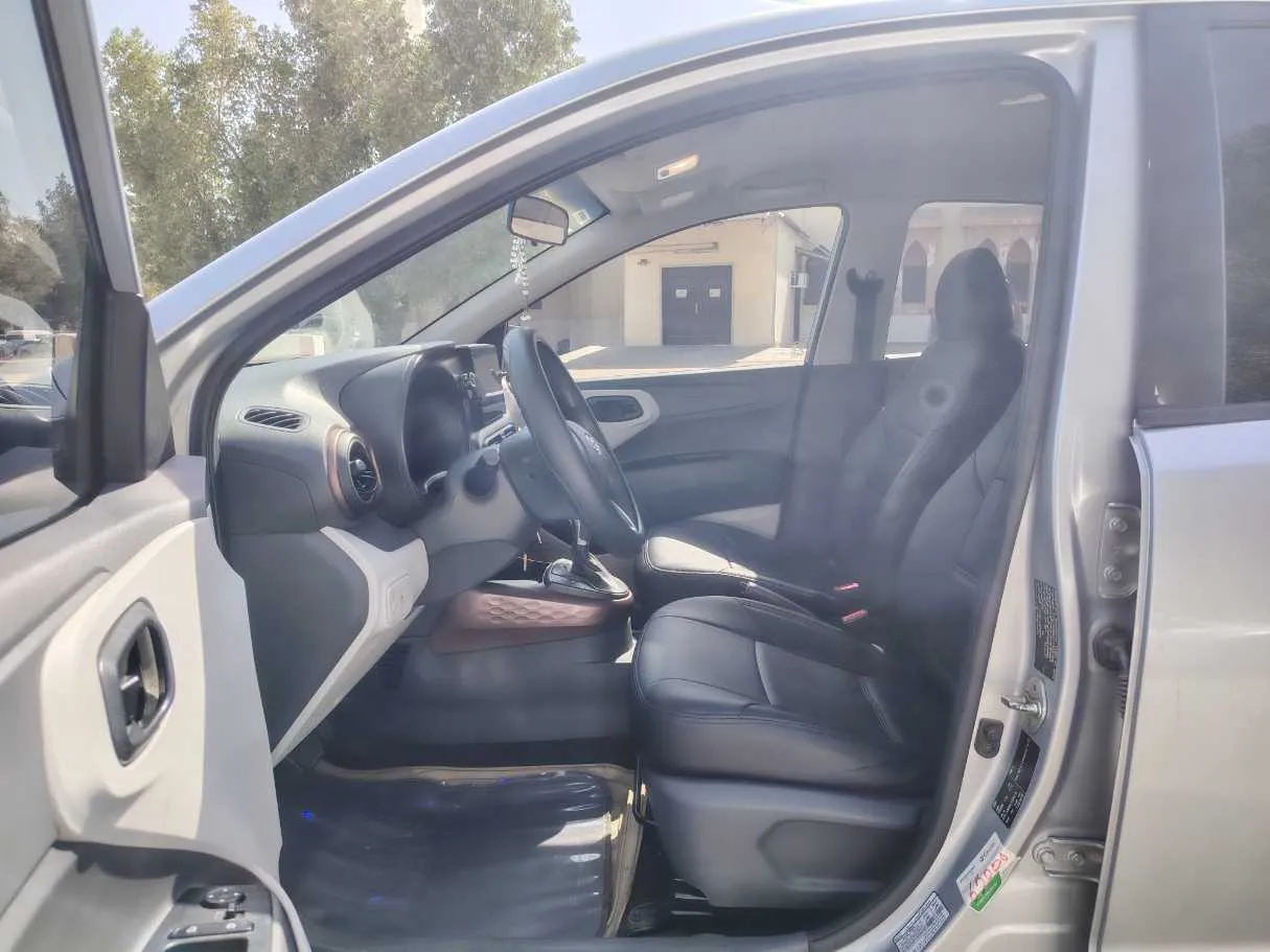 Car image 11