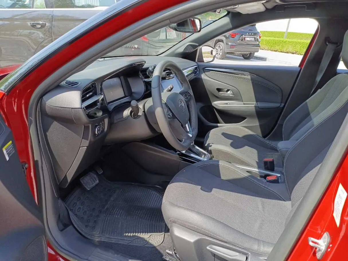 Car image 11
