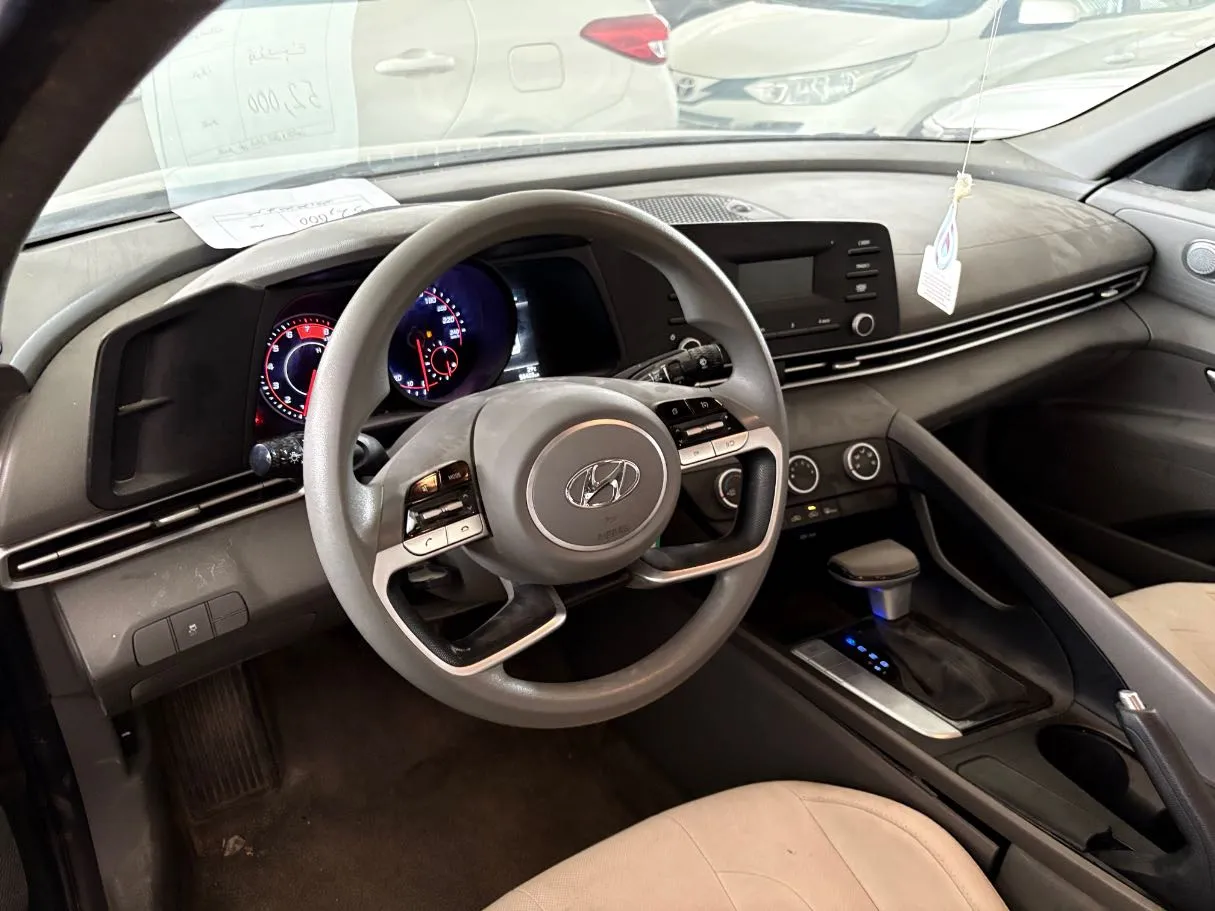 Car image 9