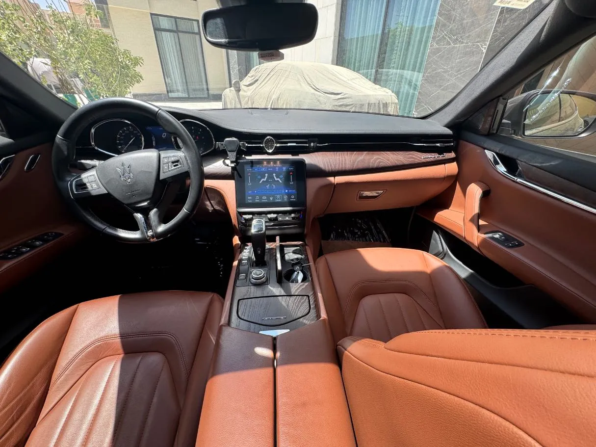 Car image 15