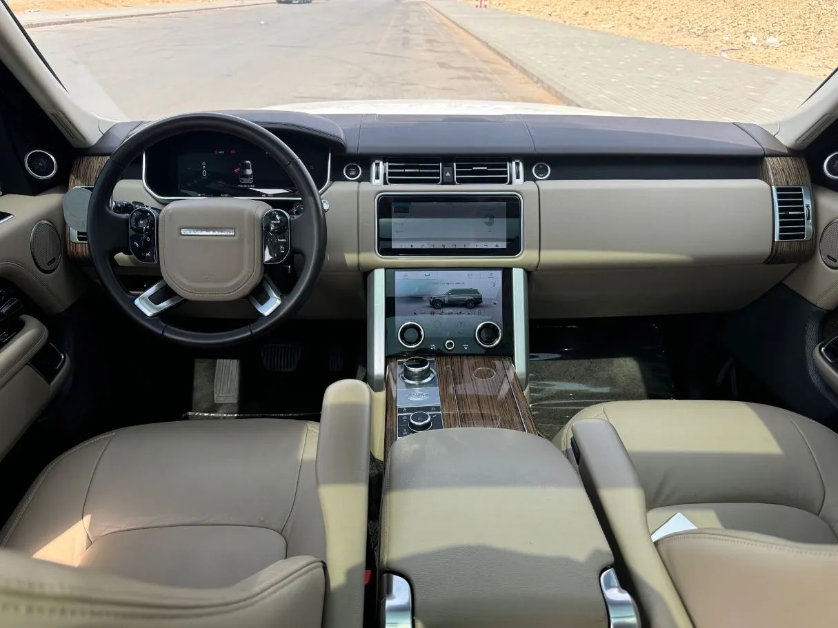 Car image 19