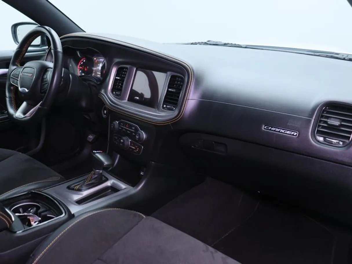 Car image 10