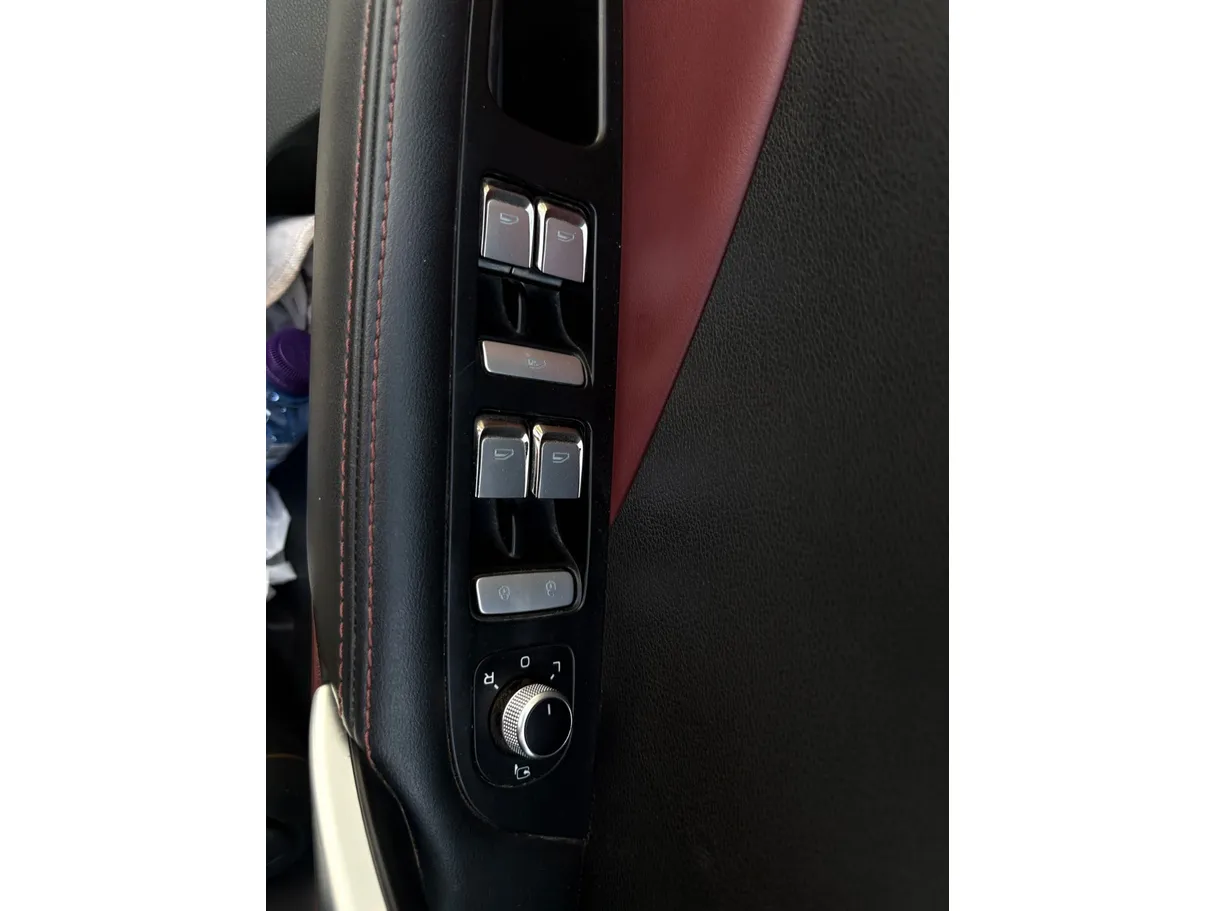 Car image 28