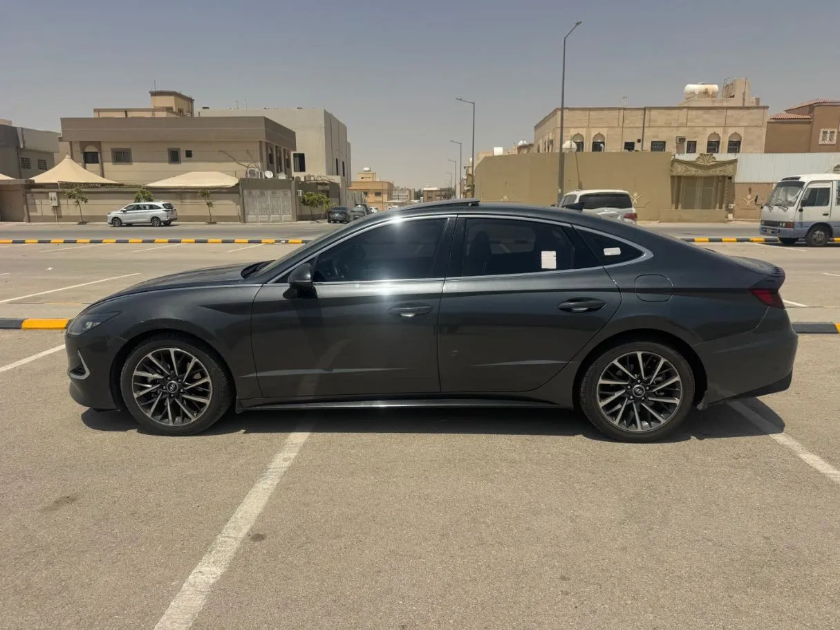 Car image 8