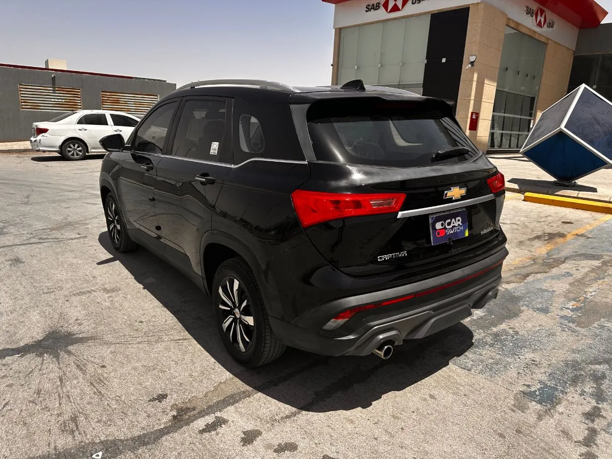 Car image 8