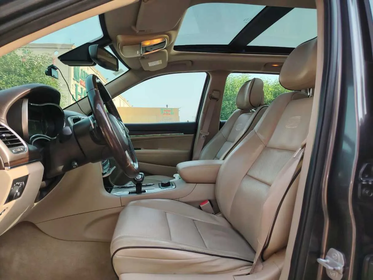 Car image 13
