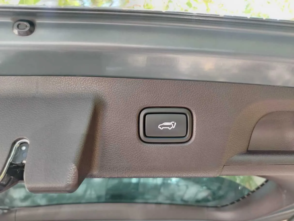Car image 27