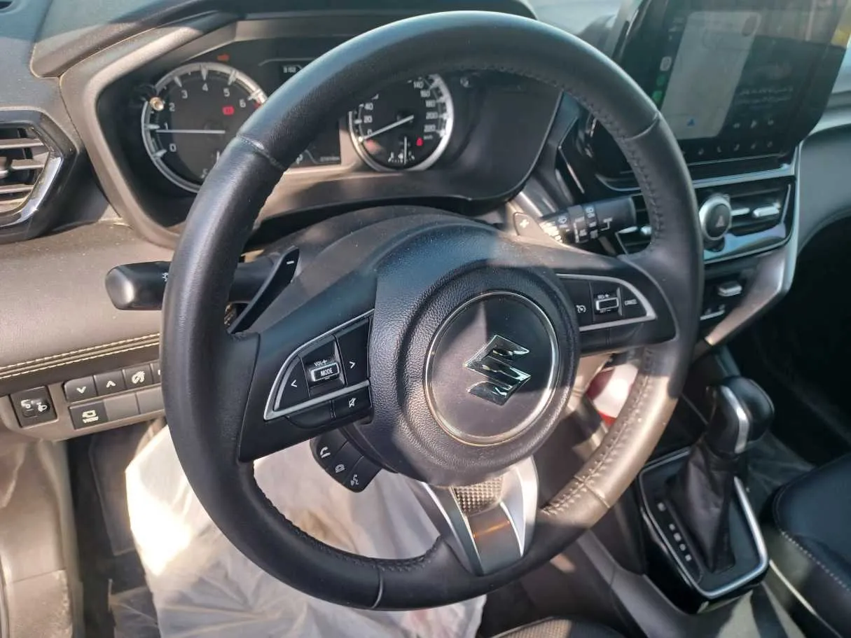 Car image 19