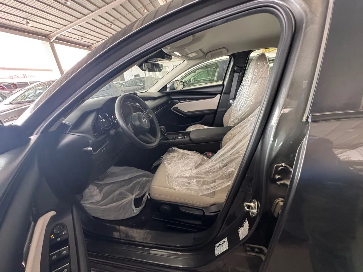Car image 9