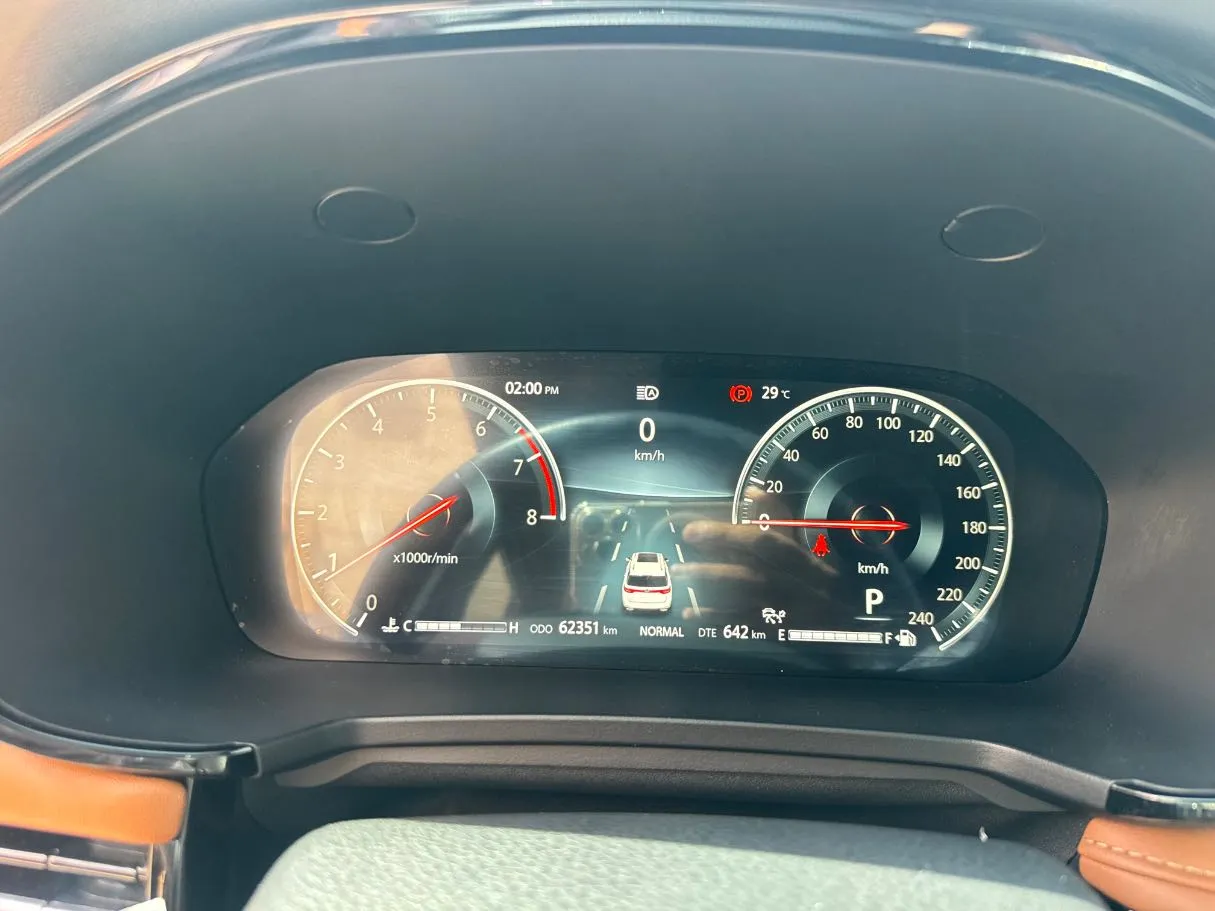 Car image 18