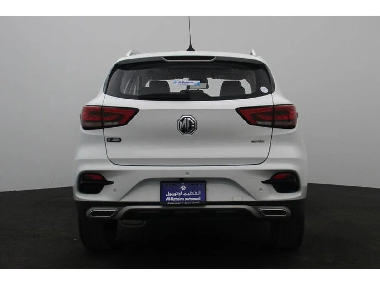 Car image 12
