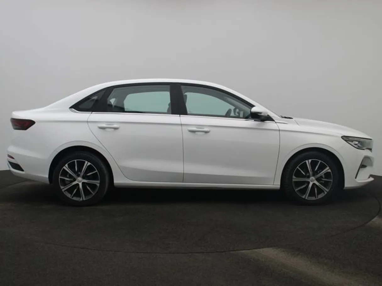 Car image 13