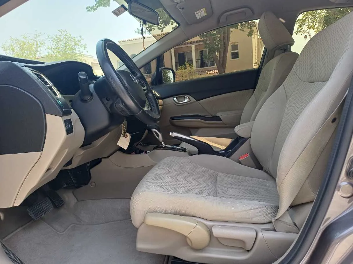 Car image 12