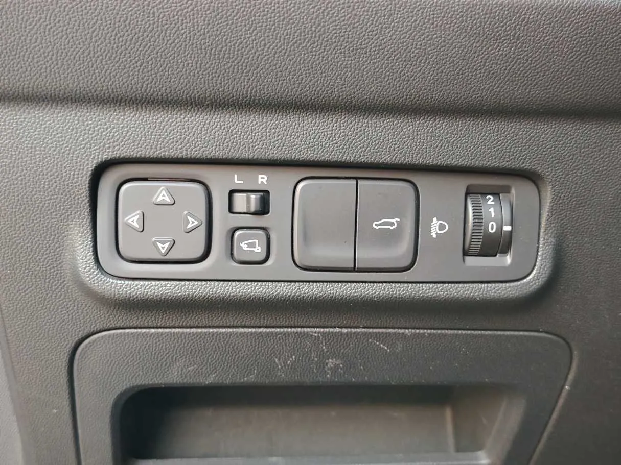 Car image 32