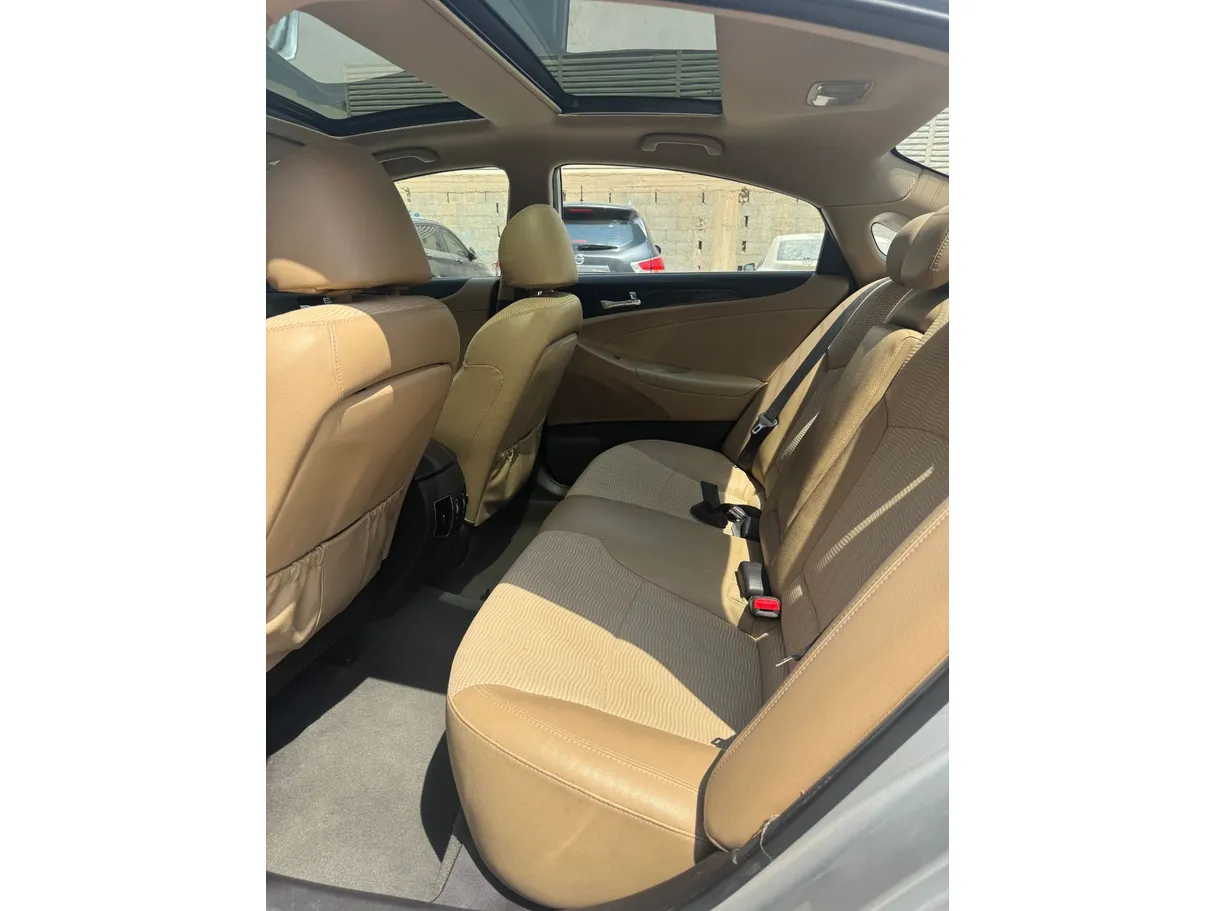 Car image 13